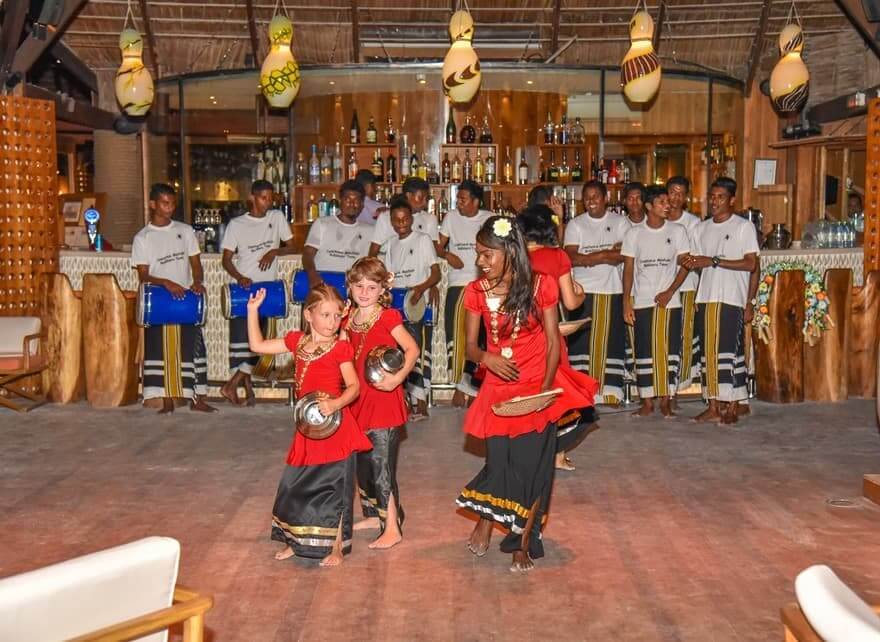 azu-maldivian-dance-constance-hotels-and-resorts