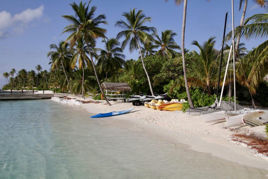 kayak beach halaveli maldives